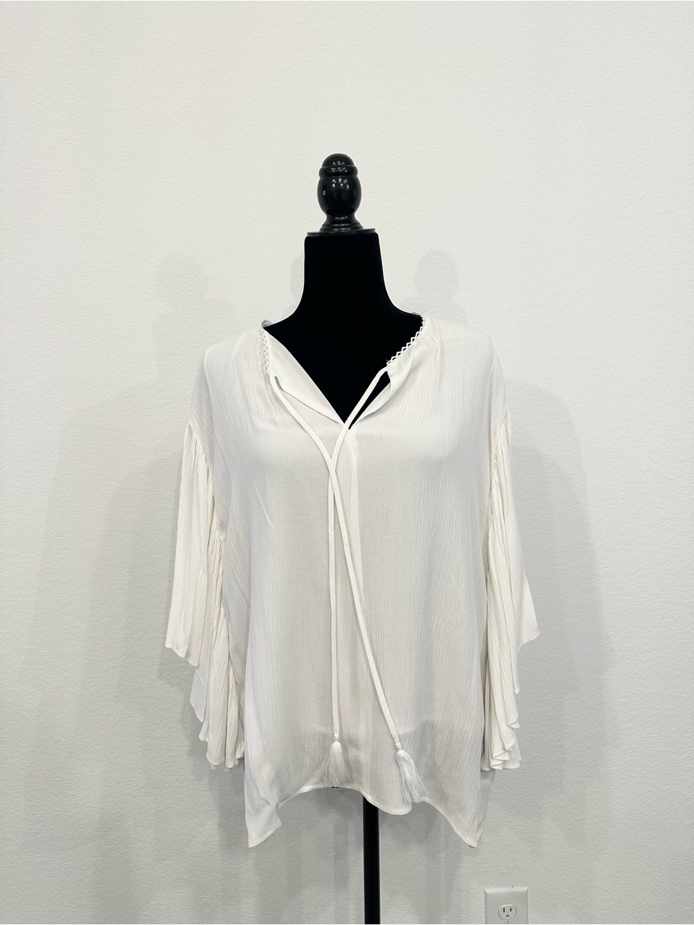 Daniel Cremieux White Tie-Front Pleated Sleeve Blouse